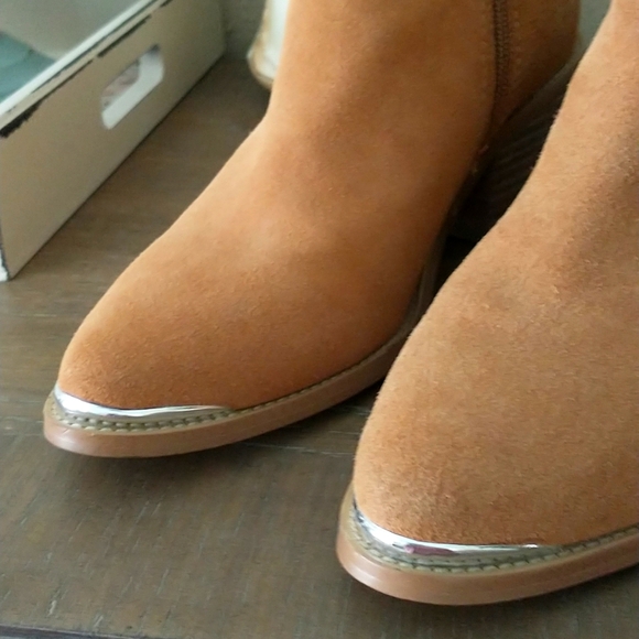 Look new! DV ankle, double side zip, size 7.5M, no marks or stains - Picture 4 of 9